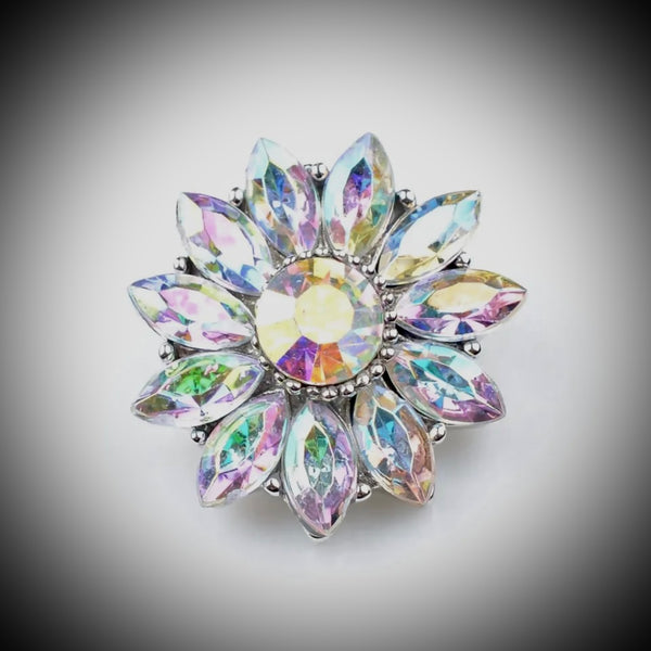"Illuminating Elegance: 18mm Enchanted Floral Glow Snap Button - A Mesmerizing Radiance"