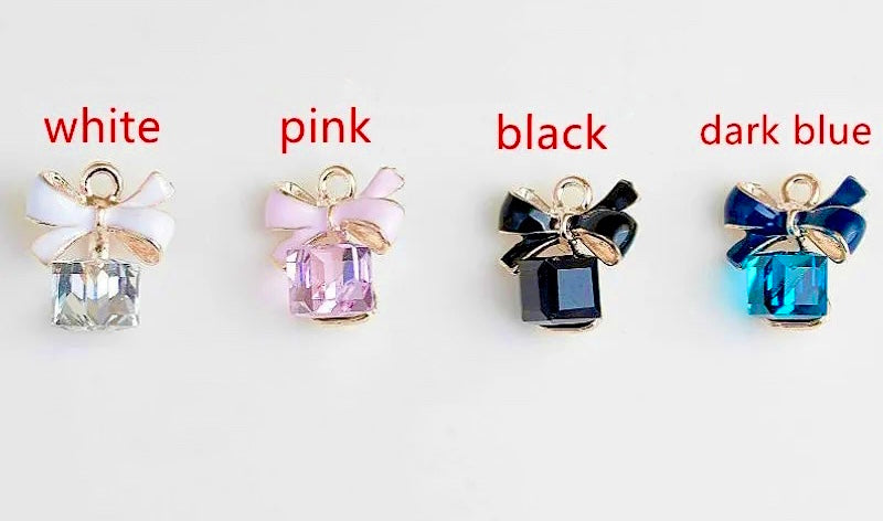 "Present Charm - Elegant Gift-Inspired Keychain Accessory with Glass Bottom and Delicate Ribbon"