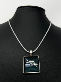 "Seattle Seahawks Square Pendant Leather Rope Necklace - Show Your Team Spirit!"(1pc)