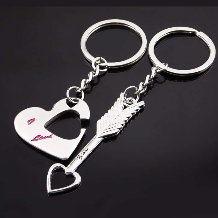 "Interlocking Heart and Arrow Heart Keychains - A Symbol of Everlasting Love"