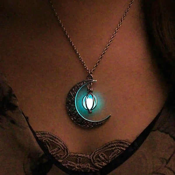 "Glowing Crescent Moon Pendant Necklace - Silver Plated"(1pc)